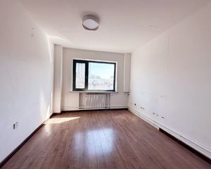 朝阳大街交通方便三室两厅低楼层南北通透看房方便