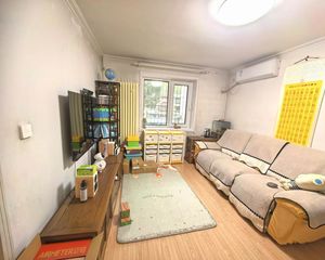 松榆西里低楼层三居室出售 满五