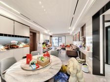 小区环境优美楼间距宽通透户型格局