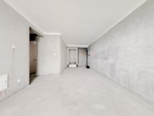 爱琴海商圈 白马旁 毛坯大四房 楼层好采光好 看中可谈