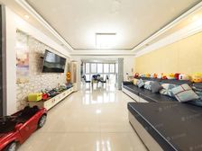 房子满五,采光很好,顶楼复式5房4卫2厅商圈配套齐全