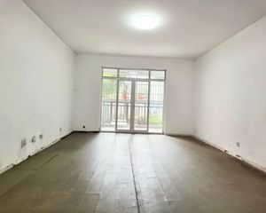 东方明珠 1楼 套三双卫 简装 带25平左右花园2个阳台