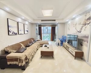 中海嘉境 刚需小三居 商品住宅 交通便利 双卫 精装修