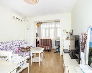 芳草地 4层南北两居 两个卧室都带阳台 满五