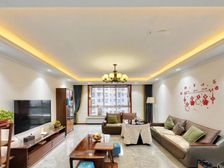 此房满五唯壹,坐北朝南,现代简约装修风格,4房改5房