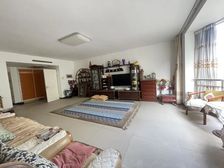 假日花园 地税小区 地下室 低楼层 看房方便