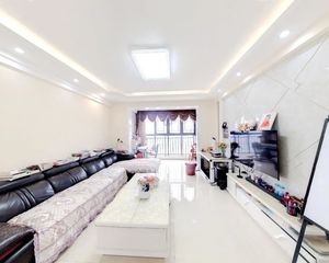 新上好房、高层大三房、带全屋家私电器,诚心出售!