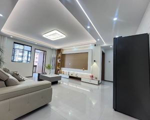一中附近小高层中间楼层南北通透豪华装修三室离拎包入住