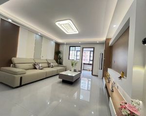 房主急售,精装三室,带家具家电,小高层,公摊小,拎包入住