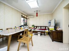 山姆会员店万嘉商业广场旁,楼层好,得房率高,房间宽敞