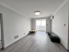 七一路电梯房 单价3900中院5号 两梯三户 全天采光急售