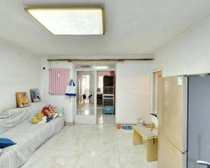 车站北里 2室1厅 72.37平 一层大两居进出方便交通便利