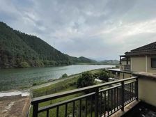 5月新降100万,傍山湖5居大别墅,一家4世同堂也其乐融融