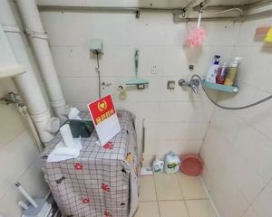 紧邻地铁,周边配套设施齐全,性价比94.25平怡馨家园