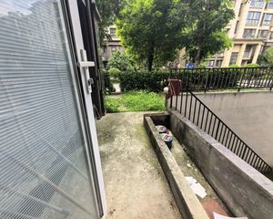 洋房 一楼带院子+地下室!蓝爵庄园