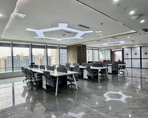 带租约整层甲级写字楼、稳定现金流、锦华万达广场、东湖公司旁