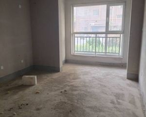 万博附近 新秀 一楼带院 新小区 价可谈 看房方便 急