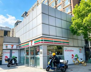 保真急售!地铁口200米丶年租金33万丶门前带外摆丶个人可买