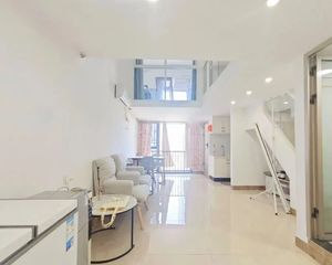 地铁旁 复式2房 配套好 带车位 保养好 随时看