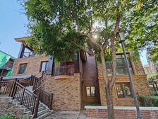 三山环绕,绿意盎然)本月新出,大宅大院,新房没住过,私家车库