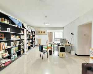 京华豪园 3室1厅 182.06平