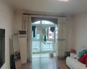 汇都家园,客厅通阳台,中间楼层三居室