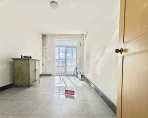 城角西路13号院 三室一厅一卫 周边配套齐全 交通便利