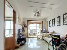 宁馨苑电梯房 一梯三户 卧室和客厅全部朝南 大落地窗全天采光