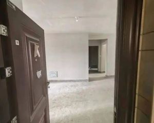 东湖万达旁洋房,南北通透三室,单价低 毛坯