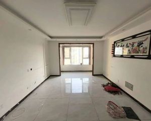 新上 东湖超大三居室 采光 好 精装修性价比