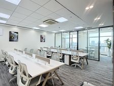 虹桥路独立空调办公室丨地铁口上盖,全玻璃隔断