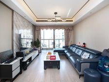 光明龙光玖龙台四室二厅,近地铁、车位充足、双阳台