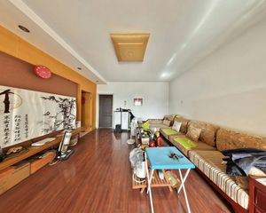 千和馨城 ;户型好,已装修,带家具家电,可按揭,户型好