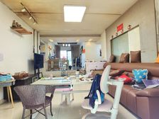 东方明珠花园 低层 套三双卫 2个储物间 一个阳台 南北朝向