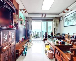 东南向大三房,格局方正实用,通风采光好,满五年,可免个税!