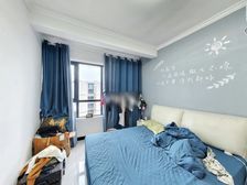 这套房子电梯房精装修三房,户型方正
