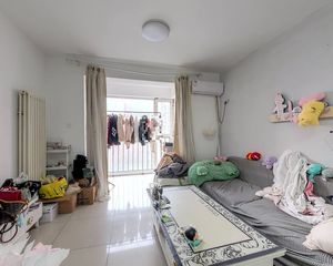 彩虹新城 1室1厅 60.26平 商品房落地窗带阳台远离马路