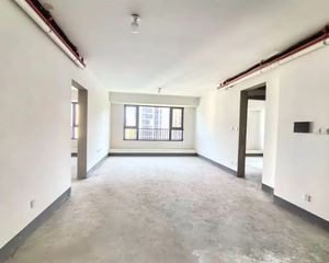东坝新房 中间好楼层 集中供暖 电梯房 地铁3号线100米