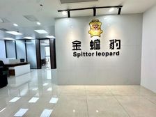 青秀万达133平带办公用品3隔间 电梯口 绿地中央广场
