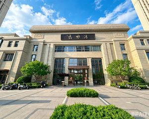 中翔云水湾南向低层 180平三居 满二简装 总价8300