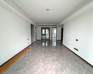 洋房南北通透四房 精装可拎包入住 次新小区 电梯房 产权清晰