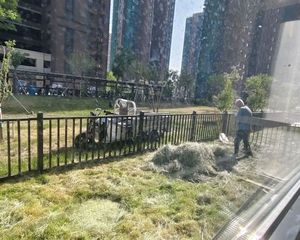 一楼40平院子,带车位!德贤华府 路北c位 电梯小三居