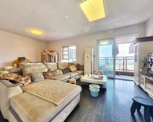绿地悦蓉公馆 4室2厅 南