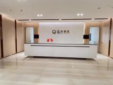 宝安中心地铁口1500,免租期1年,带全套家私,拎包入驻