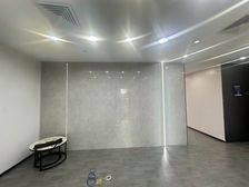 300平办公室出租,租25每平,带家具,4隔间,双地铁口