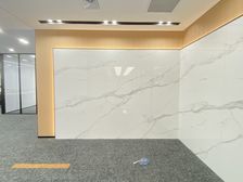 柏庄东亭地铁口!电梯口精装360平可配家具!多隔断!停车方便