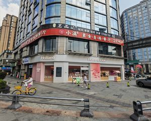 中坝站地铁口 十字路口二楼转角铺20米广告展示位年租金40万