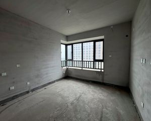 西二环府上彩虹城 小高层 三室两卫毛坯 南北通透121平