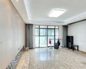 金色雅园三期一梯两户三房5楼 价格可谈 对红领巾和慧泉一初