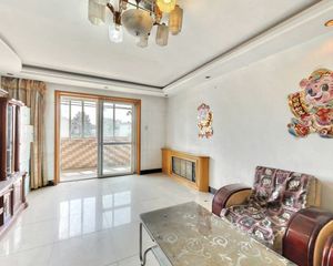 新居里 3室1厅 123.74平 大三居户型少见采光好不吵闹